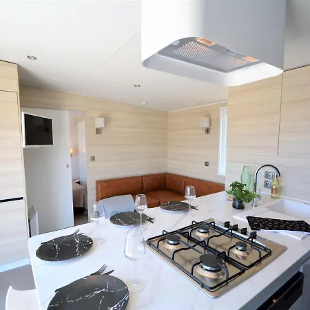 Mobil-home Confort 6 Pers., 3 Ch., 2 Sdb, A 200m, Piscine Chauffee, Fitness, Terrasse - Fr-1-361a-61 Prázdninový dům Jullouville-les-Pins