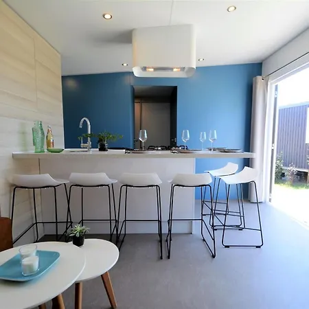 Mobil-home Confort 6 Pers., 3 Ch., 2 Sdb, A 200m, Piscine Chauffee, Fitness, Terrasse - Fr-1-361a-61 *