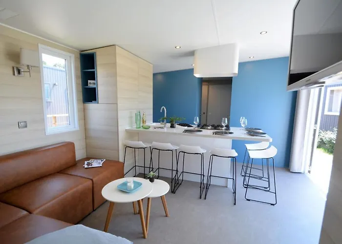 Mobil-home Confort 6 Pers., 3 Ch., 2 Sdb, A 200m, Piscine Chauffee, Fitness, Terrasse - Fr-1-361a-61 Feriehus