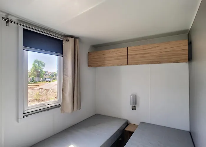 Feriehus Mobil-home Confort 6 Pers., 3 Ch., 2 Sdb, A 200m, Piscine Chauffee, Fitness, Terrasse - Fr-1-361a-61 *