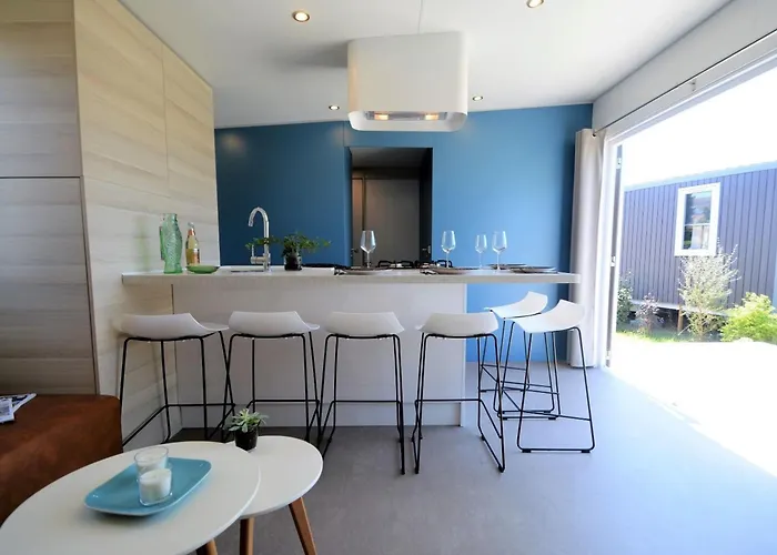 Mobil-home Confort 6 Pers., 3 Ch., 2 Sdb, A 200m, Piscine Chauffee, Fitness, Terrasse - Fr-1-361a-61 *